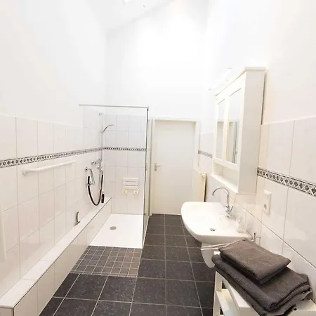 Apartment Grosse Luxus-ferienwohnung Im Alten Lokschuppen *